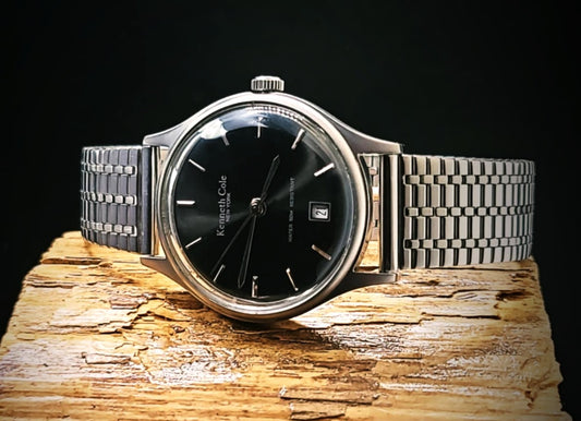 Kenneth Cole Classy Mens Quartz Watch With Date Display at 6 Position