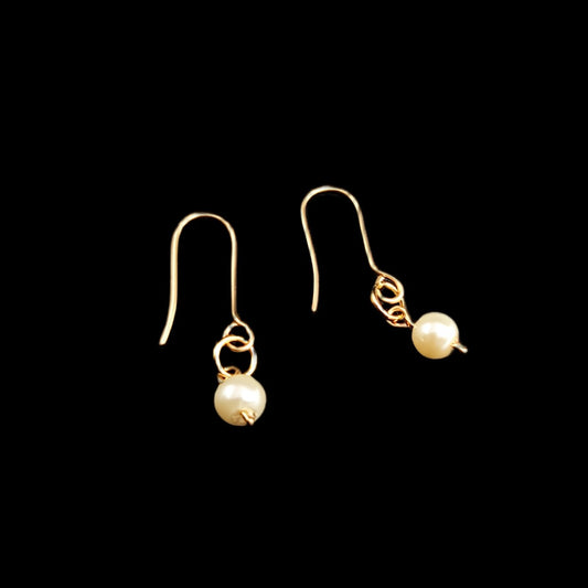 Pearls in Ivory-Earrings
