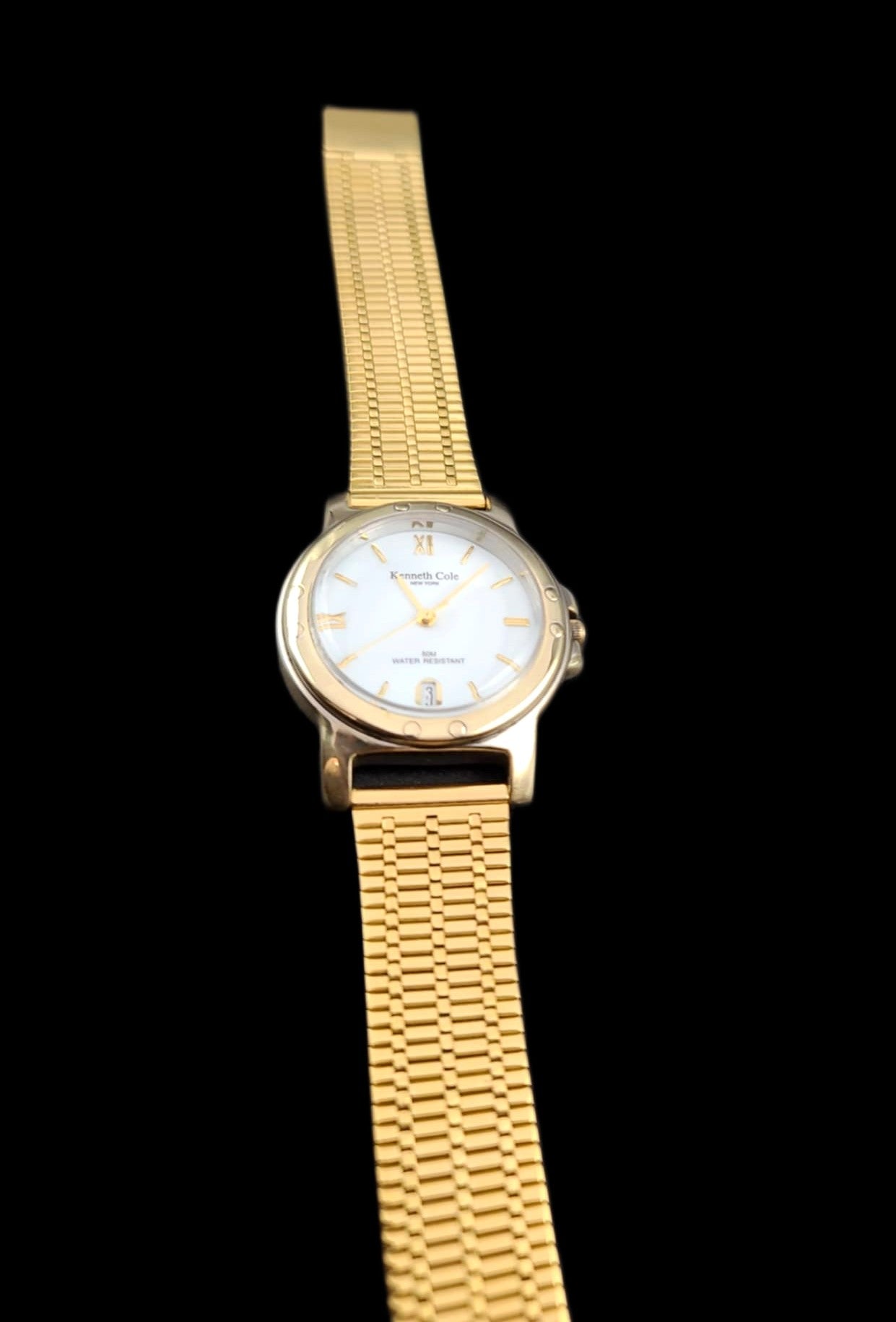 Kenneth Cole Classy Gentlemans Quartz Analog Watch With Date Display at 6 Position