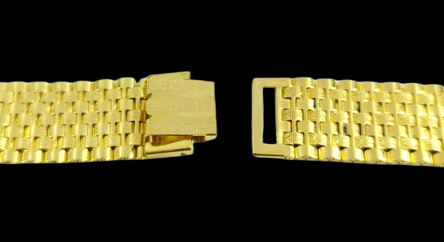 Classy Gold Stainless Steel Mens Watch Band With Fold Over Clasp For 18mm Watch Lugs