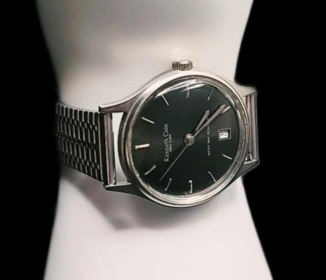 Kenneth Cole Classy Mens Quartz Watch With Date Display at 6 Position