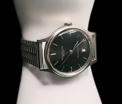 Kenneth Cole Classy Mens Quartz Watch With Date Display at 6 Position