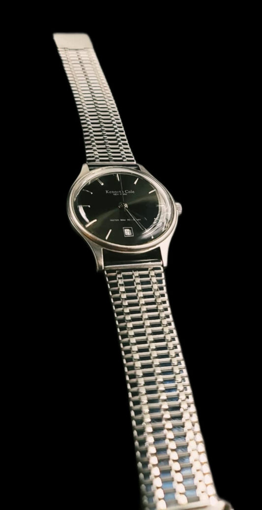 Kenneth Cole Classy Mens Quartz Watch With Date Display at 6 Position
