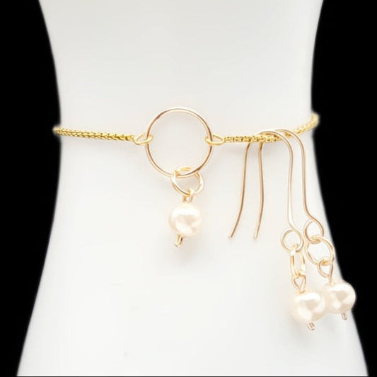 Pearls in Ivory-Set of Earrings & Bracelet