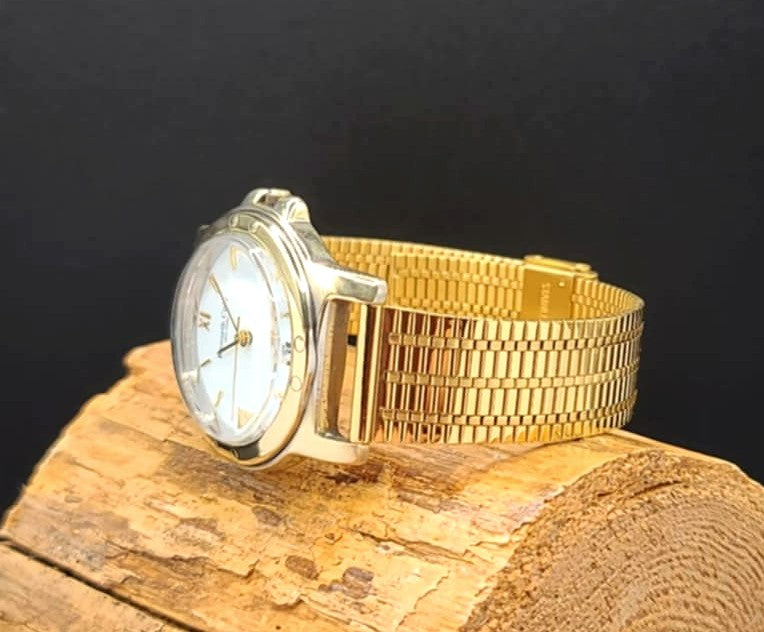 Kenneth Cole Classy Gentlemans Quartz Analog Watch With Date Display at 6 Position